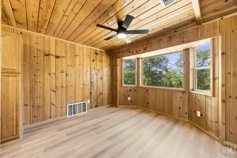 Bedroom - 20735 Schell Ranch Rd, Caliente, CA 93518 photo 1 of 5