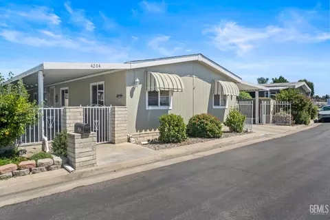 4204 King Arthur Ct, Bakersfield, CA 93301