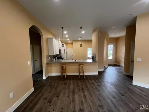 Entry Way - 22330 Fontana St, Tehachapi, CA 93561 photo 2 of 2