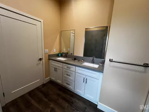 Bath - 22330 Fontana St, Tehachapi, CA 93561 photo 3 of 5