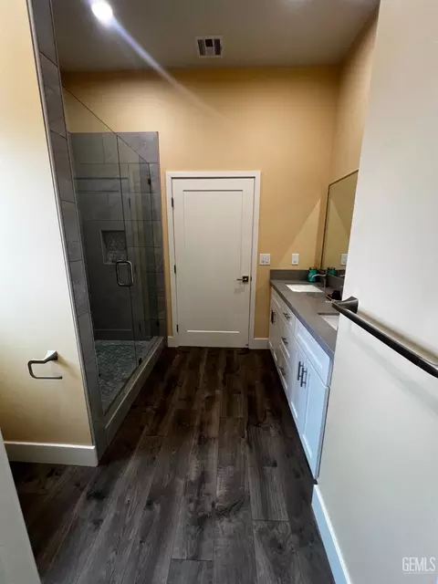 Bath - 22330 Fontana St, Tehachapi, CA 93561 photo 4 of 5
