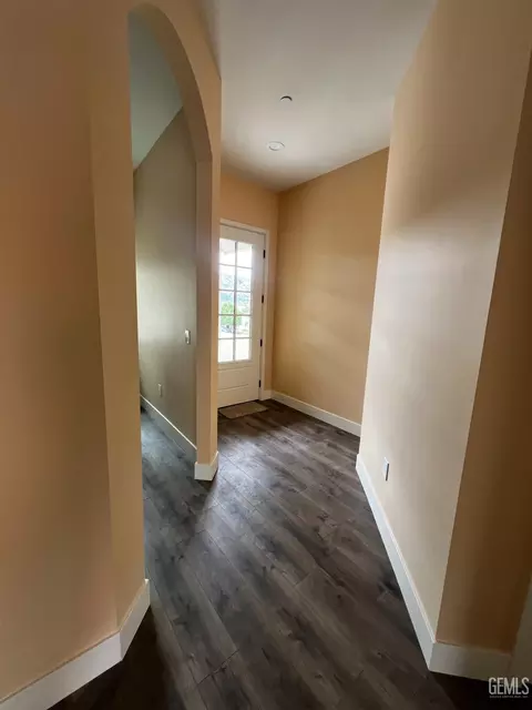 Entry Way - 22330 Fontana St, Tehachapi, CA 93561 photo 1 of 2