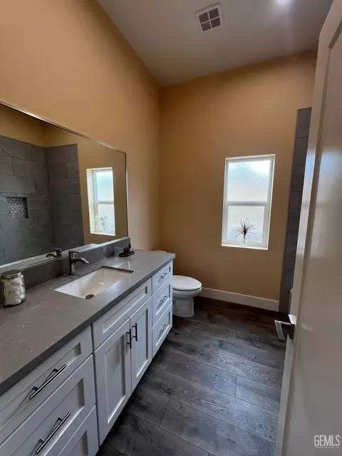 Bath - 22330 Fontana St, Tehachapi, CA 93561 photo 5 of 5