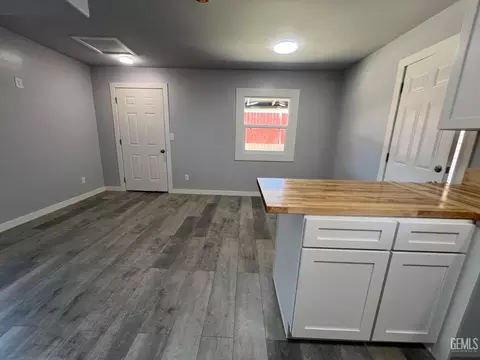 Living - 515 B St, Taft, CA 93268 photo 3 of 3
