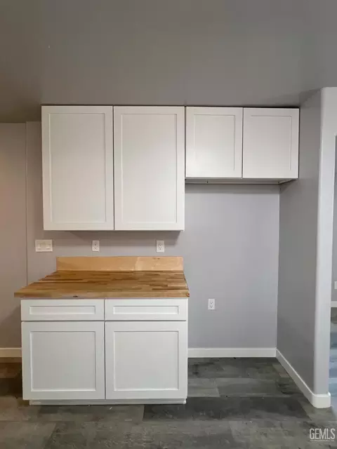 Kitchen - 515 B St, Taft, CA 93268 photo 2 of 2