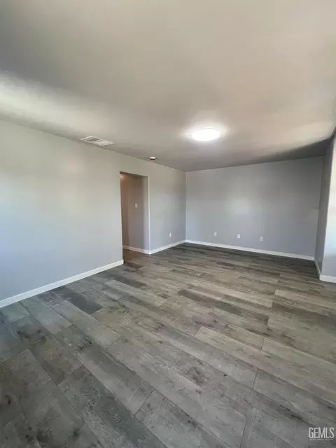 Other - 515 B St, Taft, CA 93268 photo 2 of 3