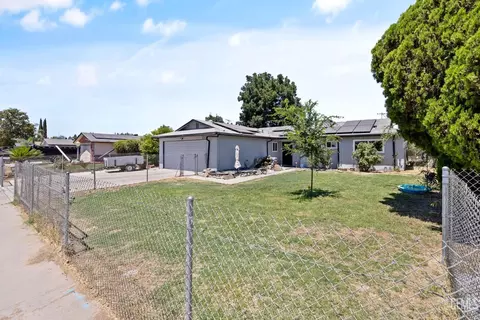 4212 W Whitendale Ave, Visalia, CA 93277