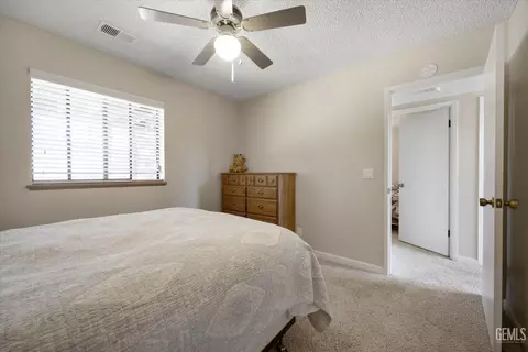 Bedroom - 30341 Pinedale Ct, Tehachapi, CA 93561 photo 4 of 5