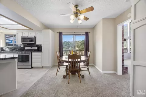 Dining - 30341 Pinedale Ct, Tehachapi, CA 93561 photo 1 of 3
