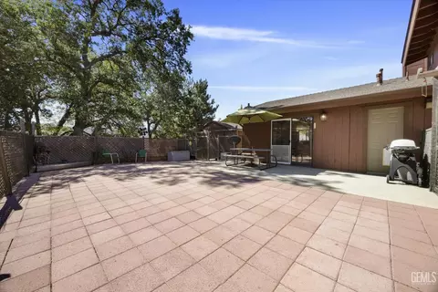 Exterior - 30341 Pinedale Ct, Tehachapi, CA 93561 photo 10 of 11