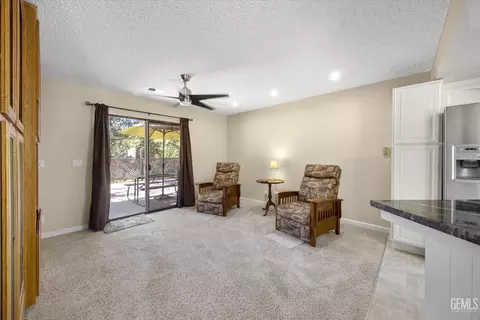 Living - 30341 Pinedale Ct, Tehachapi, CA 93561 photo 5 of 6