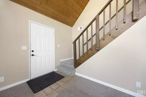 Entry Way - 30341 Pinedale Ct, Tehachapi, CA 93561 photo 2 of 3
