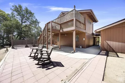 Exterior - 30341 Pinedale Ct, Tehachapi, CA 93561 photo 8 of 11