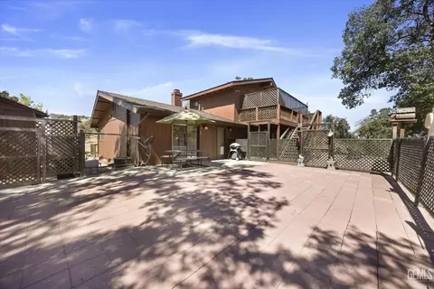 Exterior - 30341 Pinedale Ct, Tehachapi, CA 93561 photo 11 of 11