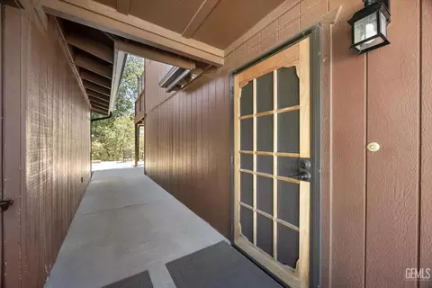 Entry Way - 30341 Pinedale Ct, Tehachapi, CA 93561 photo 1 of 3