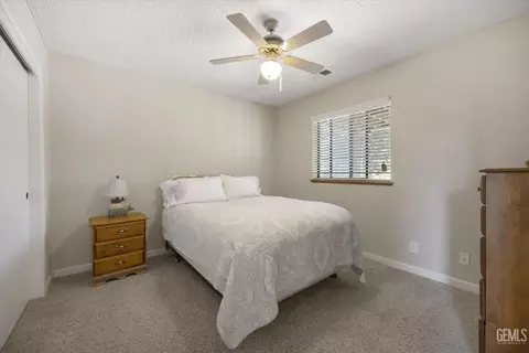 Bedroom - 30341 Pinedale Ct, Tehachapi, CA 93561 photo 3 of 5