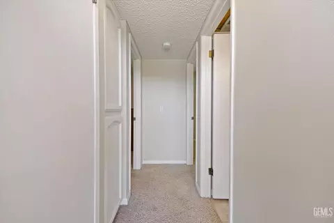 Entry Way - 30341 Pinedale Ct, Tehachapi, CA 93561 photo 3 of 3