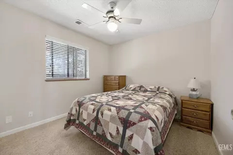 Bedroom - 30341 Pinedale Ct, Tehachapi, CA 93561 photo 5 of 5