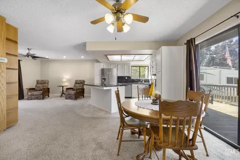 Dining - 30341 Pinedale Ct, Tehachapi, CA 93561 photo 3 of 3