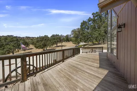 Exterior - 30341 Pinedale Ct, Tehachapi, CA 93561 photo 6 of 11