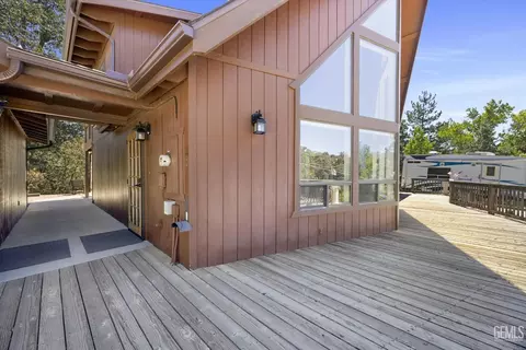 Exterior - 30341 Pinedale Ct, Tehachapi, CA 93561 photo 4 of 11