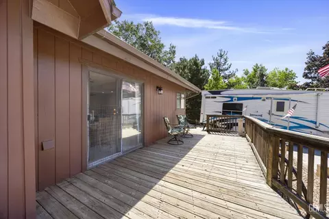 Exterior - 30341 Pinedale Ct, Tehachapi, CA 93561 photo 5 of 11