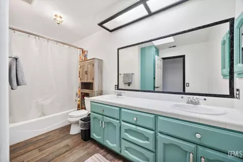 Bath - 26350 Bear Valley Rd, Tehachapi, CA 93561 photo 4 of 4