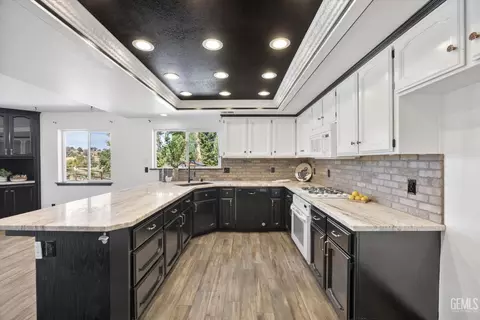 Kitchen - 26350 Bear Valley Rd, Tehachapi, CA 93561 photo 3 of 5