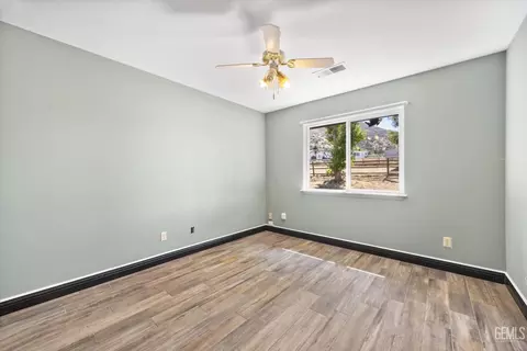 Bedroom - 26350 Bear Valley Rd, Tehachapi, CA 93561 photo 4 of 4