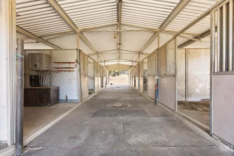 Entry Way - 26350 Bear Valley Rd, Tehachapi, CA 93561 photo 5 of 5