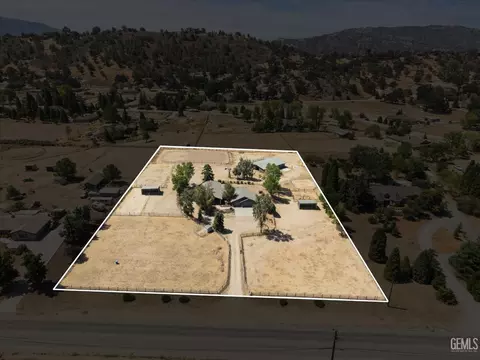 View/Area - 26350 Bear Valley Rd, Tehachapi, CA 93561 photo 3 of 4