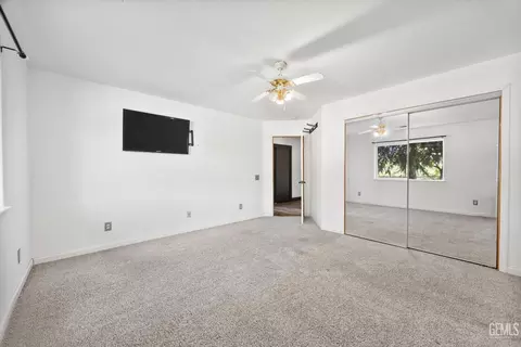 Bedroom - 26350 Bear Valley Rd, Tehachapi, CA 93561 photo 3 of 4