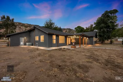 Exterior - 26350 Bear Valley Rd, Tehachapi, CA 93561 photo 2 of 12
