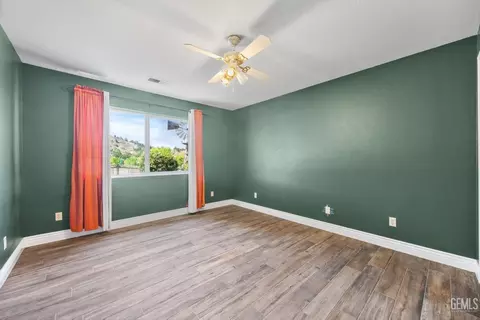 Bedroom - 26350 Bear Valley Rd, Tehachapi, CA 93561 photo 1 of 4
