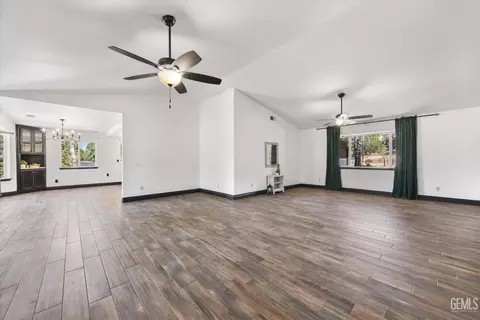 Living - 26350 Bear Valley Rd, Tehachapi, CA 93561 photo 7 of 7