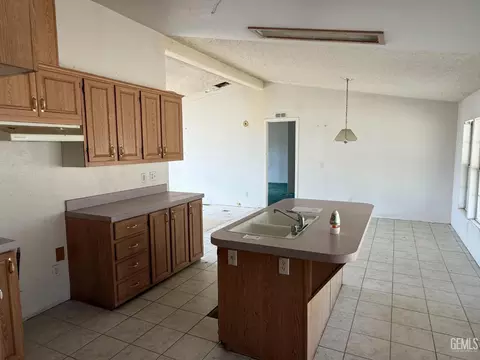 Kitchen - 28000 Cummings Valley Rd, Tehachapi, CA 93561 photo 3 of 3
