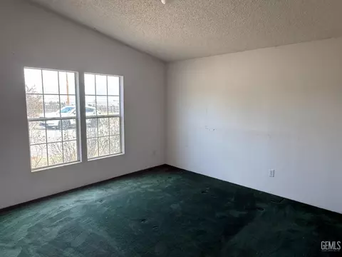 Living - 28000 Cummings Valley Rd, Tehachapi, CA 93561 photo 2 of 2
