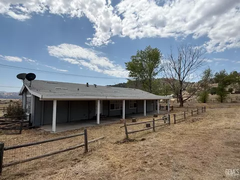 Exterior - 28000 Cummings Valley Rd, Tehachapi, CA 93561 photo 2 of 3