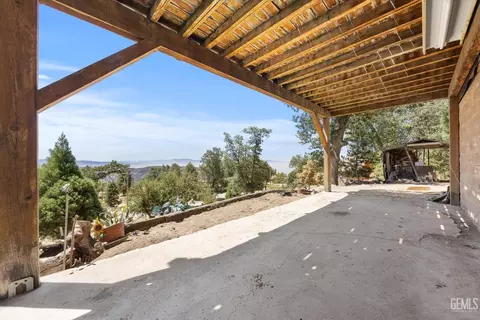 Exterior - 26500 Teal Ct, Tehachapi, CA 93561 photo 5 of 9