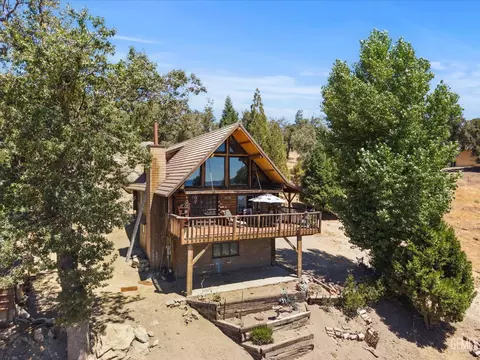 Exterior - 26500 Teal Ct, Tehachapi, CA 93561 photo 8 of 9