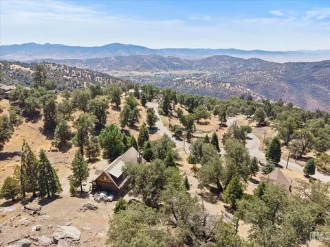 View/Area - 26500 Teal Ct, Tehachapi, CA 93561 photo 2 of 4
