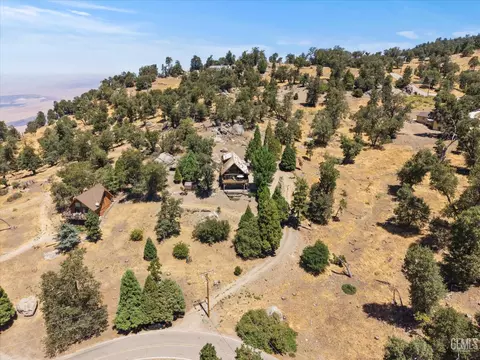 View/Area - 26500 Teal Ct, Tehachapi, CA 93561 photo 4 of 4