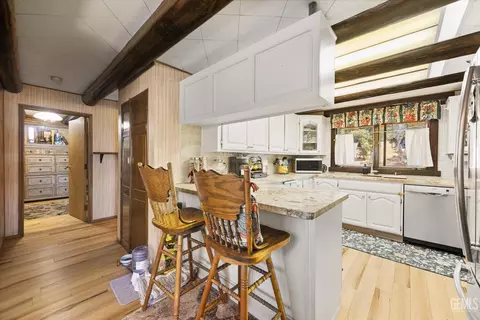 Kitchen - 26500 Teal Ct, Tehachapi, CA 93561 photo 2 of 4