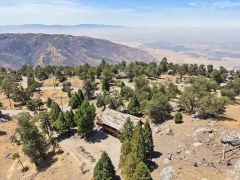 View/Area - 26500 Teal Ct, Tehachapi, CA 93561 photo 3 of 4