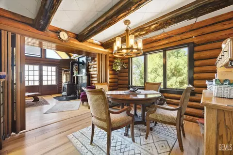 Dining - 26500 Teal Ct, Tehachapi, CA 93561 photo 1 of 2
