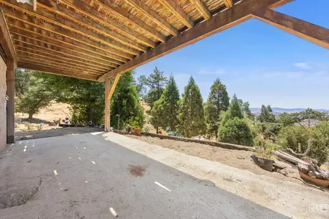Exterior - 26500 Teal Ct, Tehachapi, CA 93561 photo 4 of 9