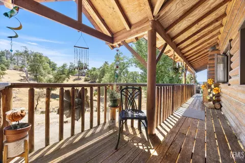 Exterior - 26500 Teal Ct, Tehachapi, CA 93561 photo 1 of 9