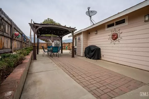 Exterior - 21621 Golden Hills Blvd, Tehachapi, CA 93561 photo 4 of 4