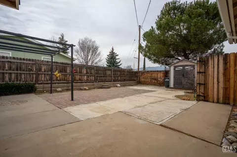Exterior - 21621 Golden Hills Blvd, Tehachapi, CA 93561 photo 2 of 4