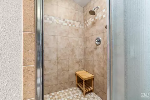 Bath - 21621 Golden Hills Blvd, Tehachapi, CA 93561 photo 2 of 2